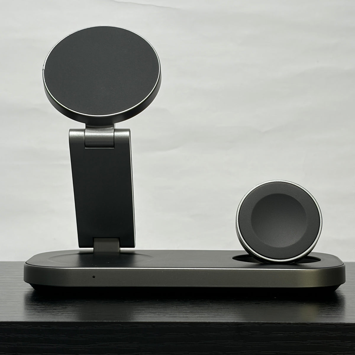 Orbit 3-in-1 magnetic charging stand by Voydesk, photo 9